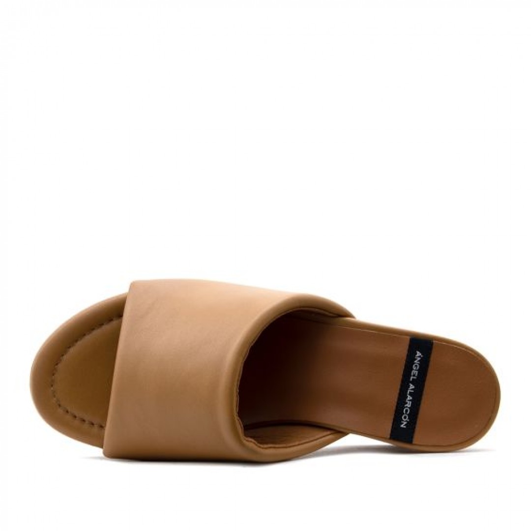 Angel Alarcon Cuna Camel Platforms